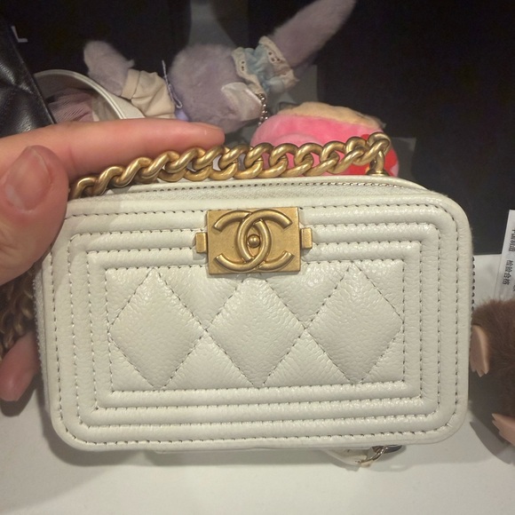 CHANEL Handbags - CHANEL White Quilted Clutch with Gold Chain